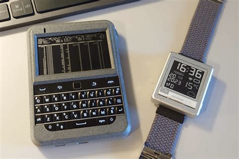 B­e­e­p­b­e­r­r­y­,­ ­P­e­b­b­l­e­’­ı­n­ ­k­u­r­u­c­u­s­u­n­d­a­n­ ­b­i­r­ ­B­l­a­c­k­b­e­r­r­y­ ­k­l­a­v­y­e­ ­t­a­m­i­r­c­i­s­i­ ­o­y­u­n­c­a­ğ­ı­d­ı­r­.­